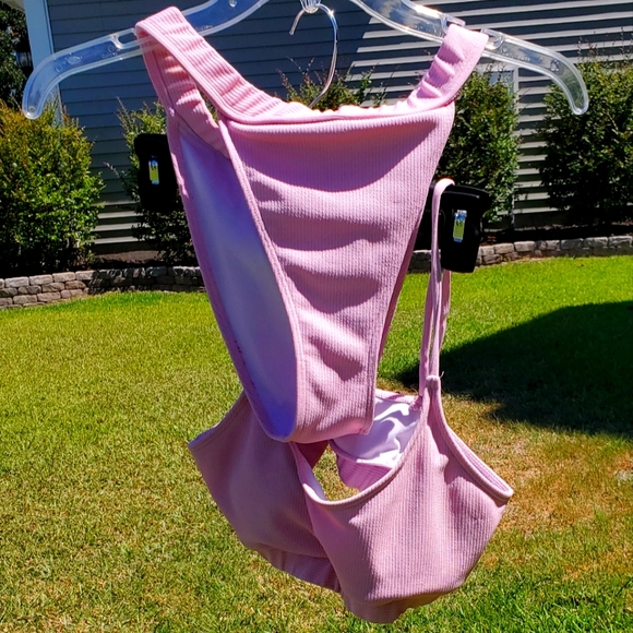 Light pink bikini - Picture 1 of 5